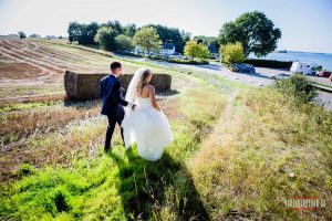 Landsdækkende bryllupsfotograf med base i Aarhus - udnævnt til at være blandt landets bedste bryllupsfotografer.