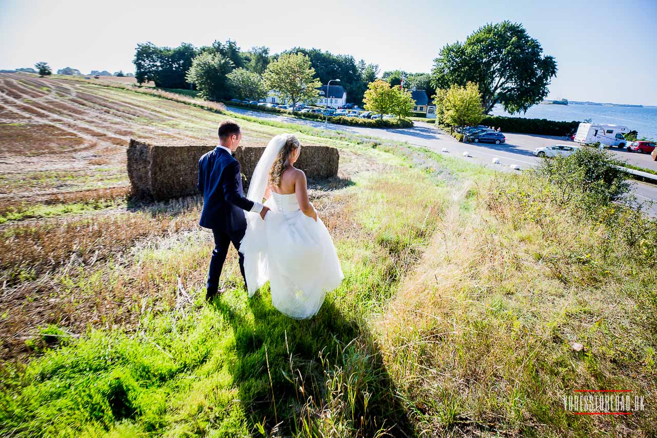 Landsdækkende bryllupsfotograf med base i Aarhus - udnævnt til at være blandt landets bedste bryllupsfotografer. 